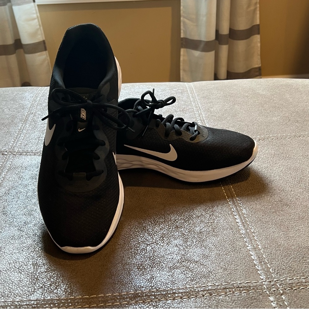 Nike Men's Black Mesh Athletic Shoes